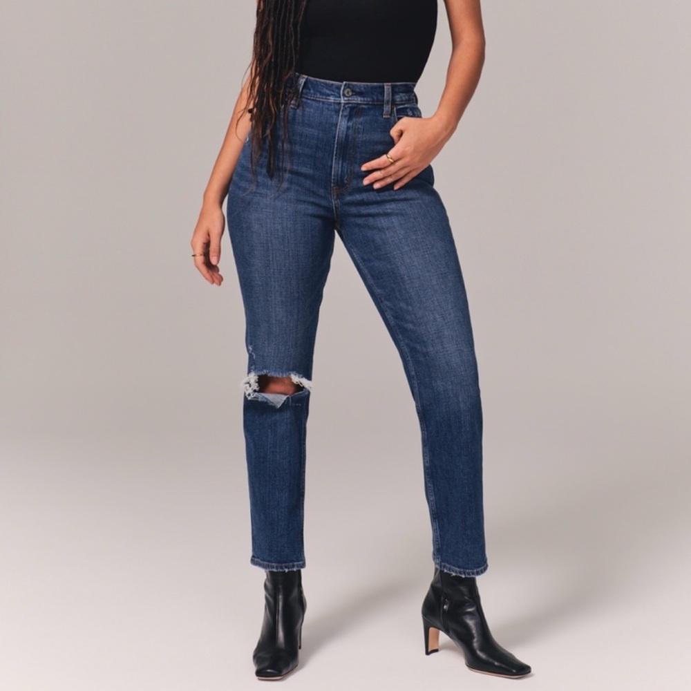 Abercrombie Curve Love Ultra High Rise Ankle Jeans Distressed (size 6 short)
